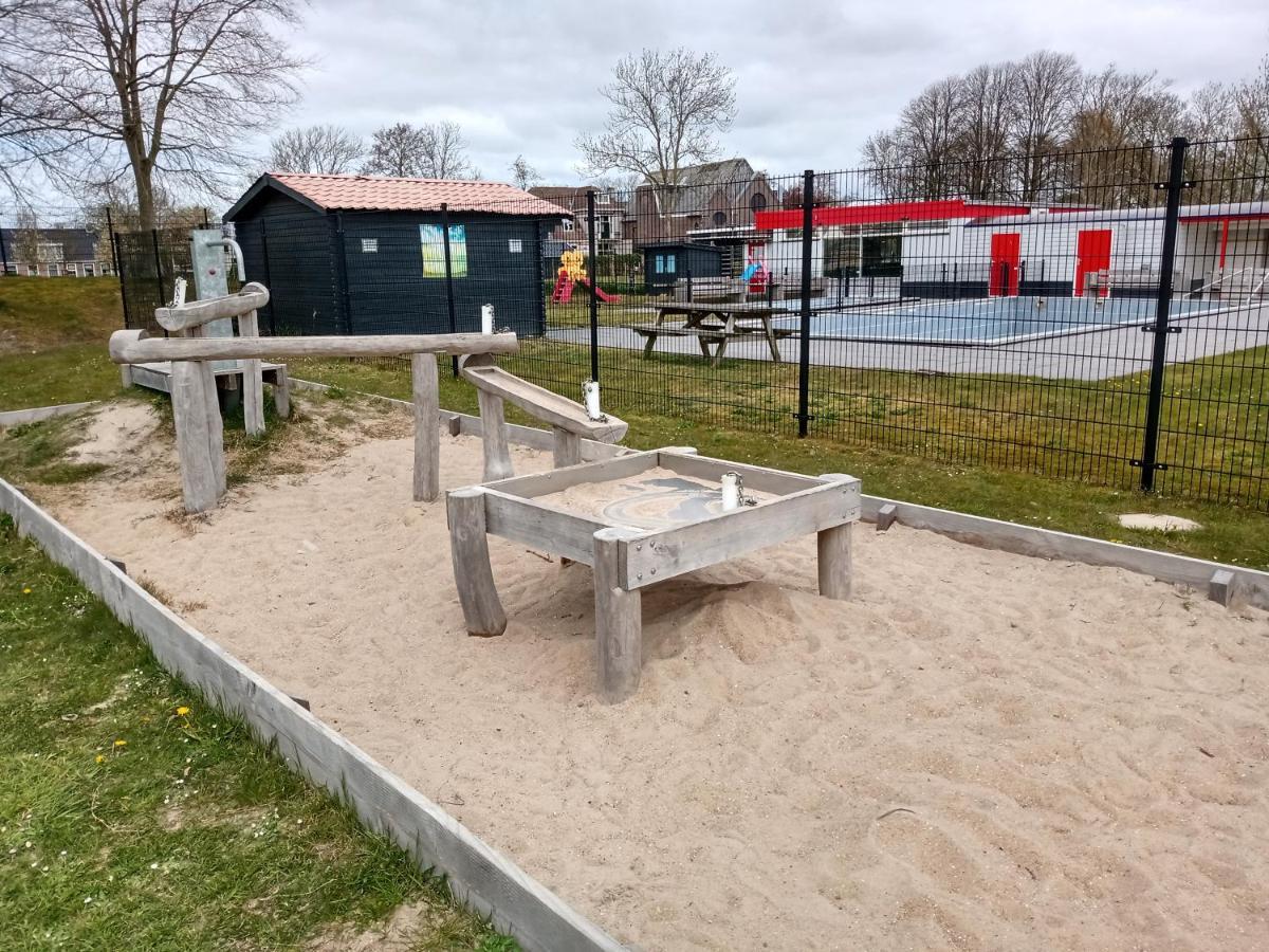 Wellnesshuis Met Hottub, Ligbad En Grote Tuin Villa Tzummarum Esterno foto